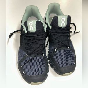 Size 9 Wide On Cloud Running